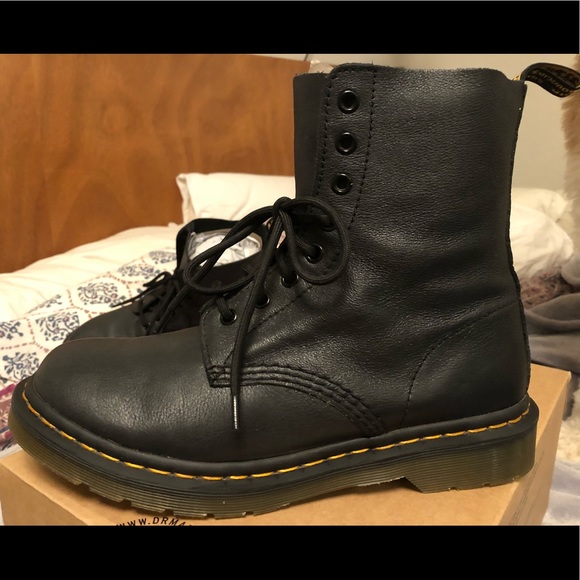 dr martens black pascal boots